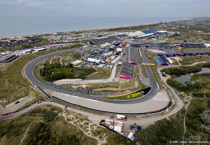 Zandvoort versierd voor de Dutch Grand Prix
