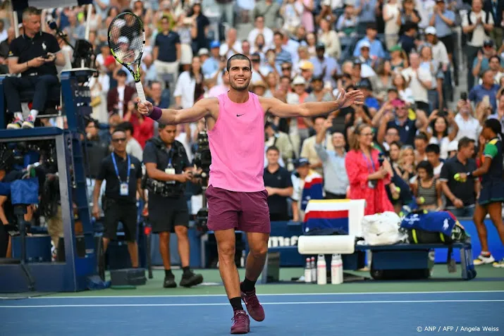Alcaraz zonder setverlies naar laatste acht US Open