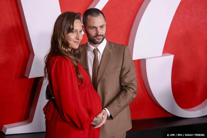 Penn Badgley verwelkomt tweeling met vrouw Domino Kirke 