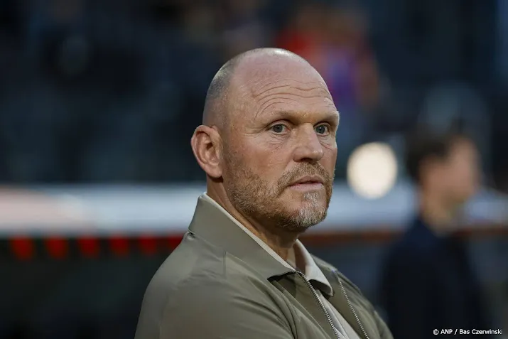 FC Twente ontslaat trainer Oosting per direct