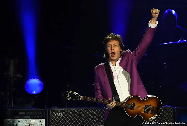 Paul McCartney in documentaire over zijn gestolen basgitaar 