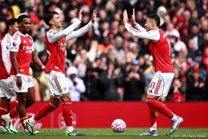 Arsenal verovert koppositie na winst op Nottingham Forest
