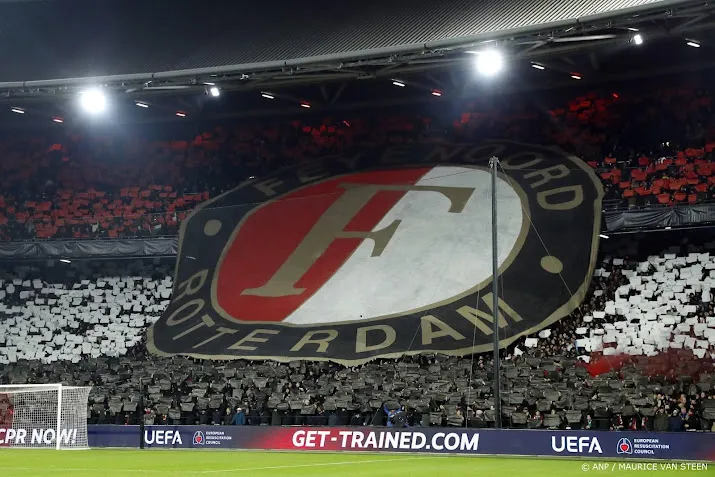 Feyenoord geeft seizoenkaarthouders op korte termijn 'hardcards'