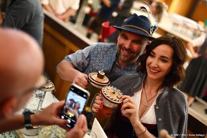 Duizenden Nederlanders weer naar Oktoberfest ondanks duurder bier