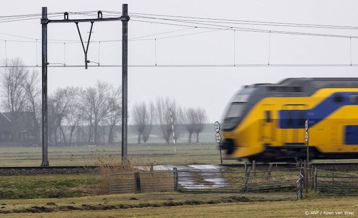 Fietser overleden na botsing met trein in Tynaarlo.