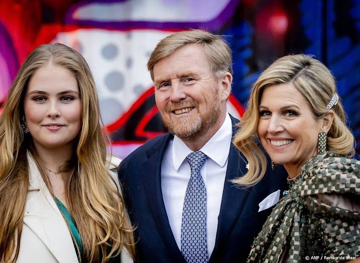 Koningspaar en prinses Amalia bij slotconcert 750 jaar Amsterdam