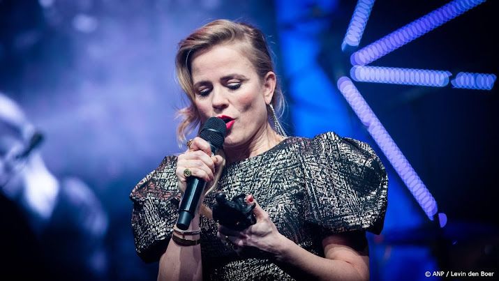 Ilse DeLange eert overleden sterren tijdens Televizier-Gala 