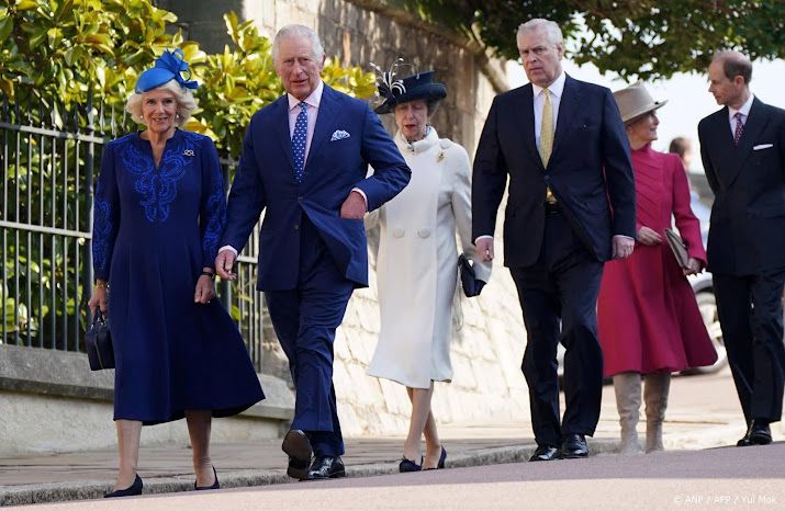 Telegraph: Andrew denkt dat hij plaats moet maken voor Camilla