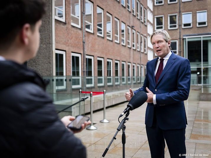 Minister in gesprek met buurlanden over vergunning voor gaswapens