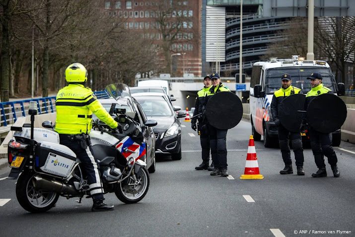 XR-demonstranten blokkeren deel A12 bij Den Haag