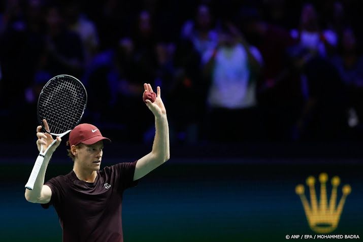 Tennisser Sinner naar halve finale in masterstoernooi Parijs