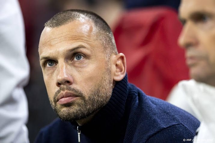 Fanatieke fans van Ajax roepen om ontslag Heitinga