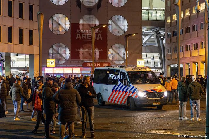 Zestien aanhoudingen rond wedstrijd Ajax - Galatasaray