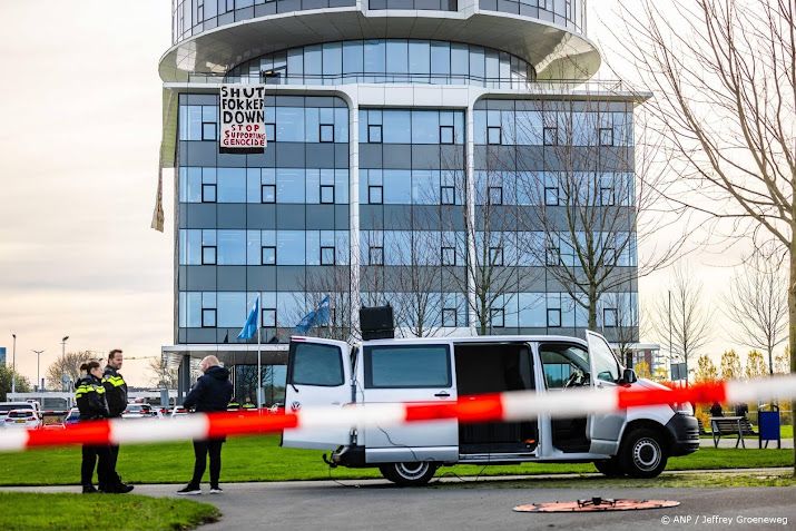 Tientallen medewerkers Fokker verlaten bezette pand Papendrecht