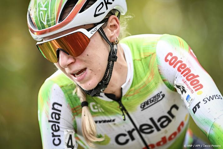 Veldrijdster Van der Heijden verovert voor het eerst EK-titel