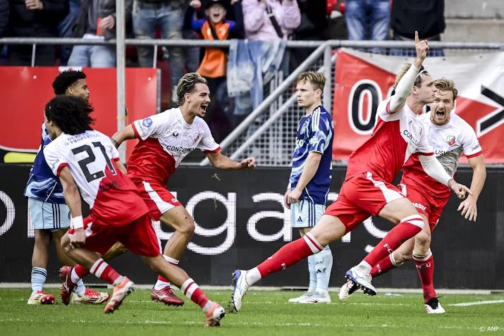 Ajax verliest zonder ontslagen Heitinga van FC Utrecht