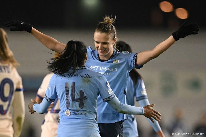 Voetbalsters Manchester City koploper na zege en doelpunt Miedema