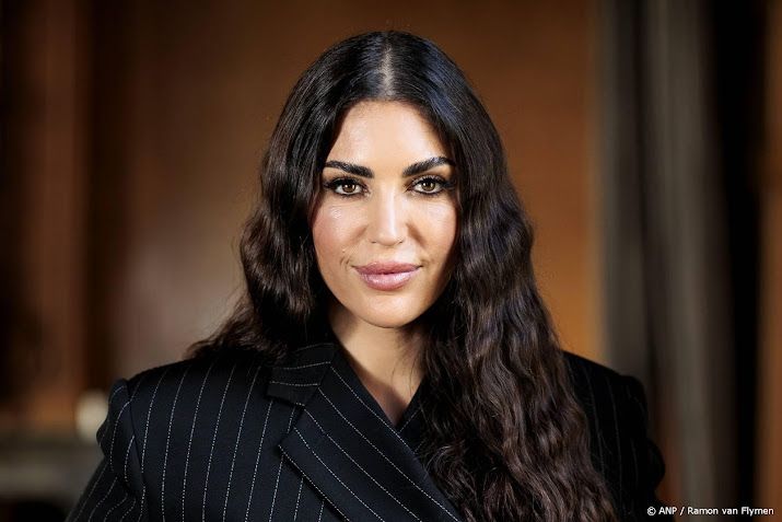 Yolanthe siert voor het eerst cover van Amerikaans tijdschrift 