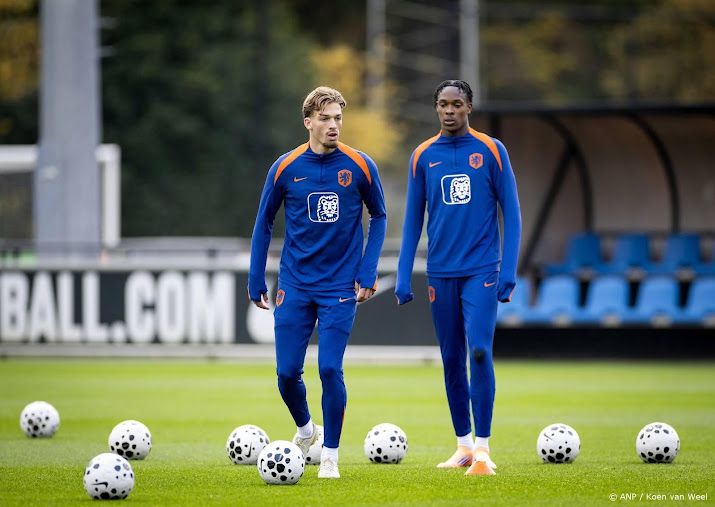 Spits Emegha traint mee bij Oranje, Weghorst ontbreekt op veld