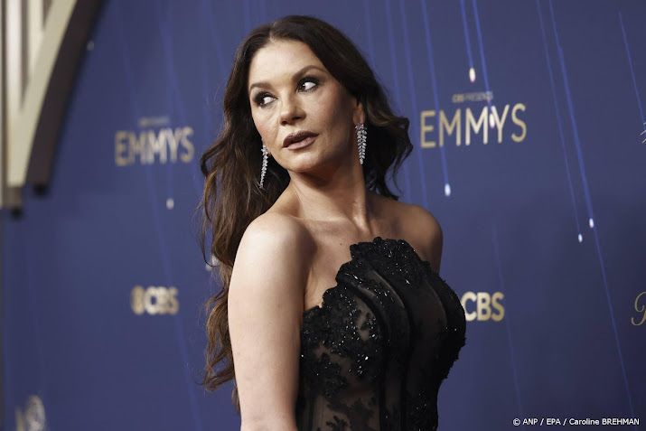 Catherine Zeta-Jones hoopt op rol Danny DeVito in Wednesday 3