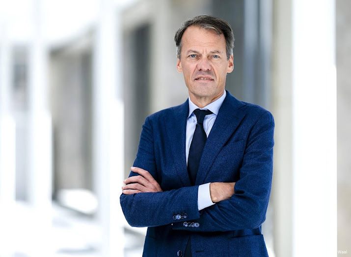 Tijs van den Brink draagt stropdas als symbool voor nieuwe rol