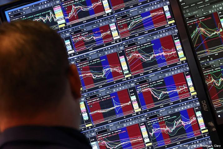 Techbedrijven omlaag terwijl Wall Street renteprognoses bijstelt