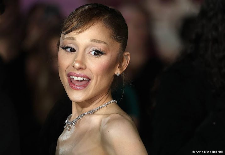 Man die Ariana Grande vastgreep op rode loper aangeklaagd 