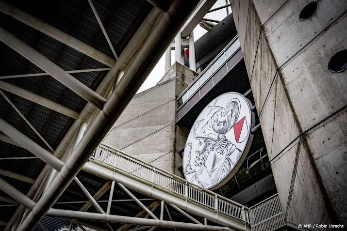 Ajax sluit na aandeelhoudersvergadering nipt lager op Damrak