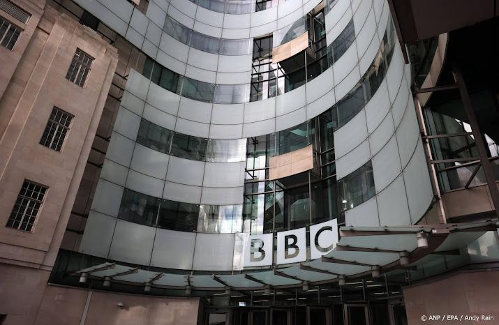 Trump zegt BBC volgende week aan te klagen om schadevergoeding
