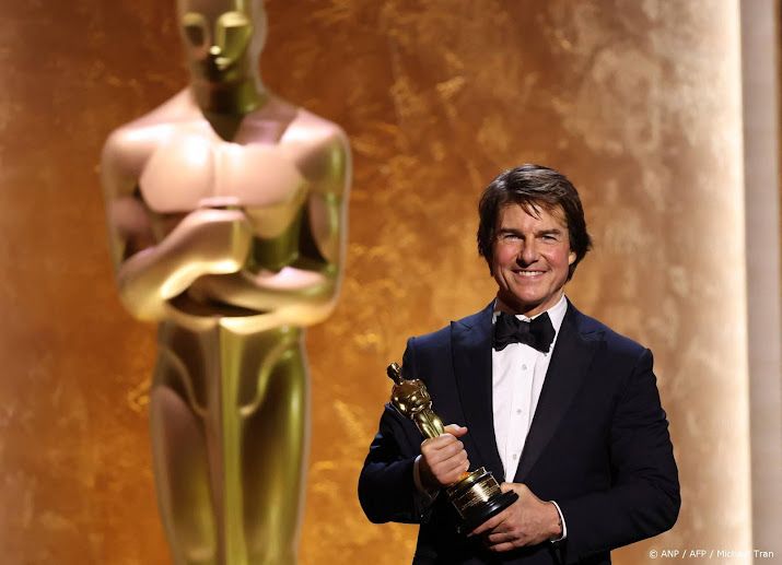 Tom Cruise emotioneel bij ontvangst ere-Oscar