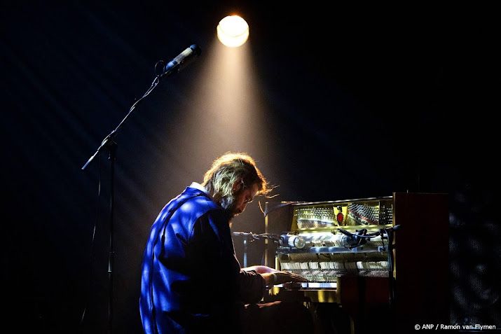Joep Beving krijgt platina en gouden award in Carré