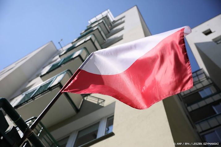 Polen sluit vliegvelden om bombardementen net over de grens