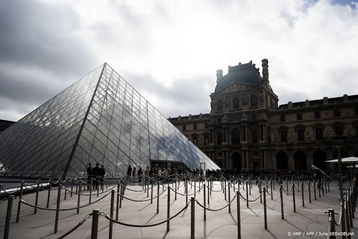 Meer camera's bij Louvre na geruchtmakende roof