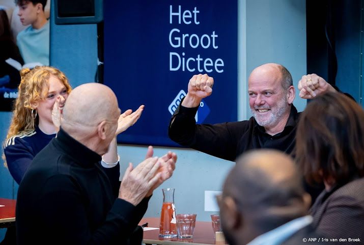 Schrijver Frank van Pamelen winnaar prominenten bij Groot Dictee