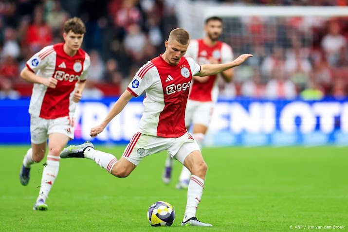 Ajax begint met rechtsback Gaaei tegen Excelsior
