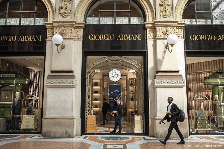 Krant: EssilorLuxottica wil belang nemen in modehuis Armani