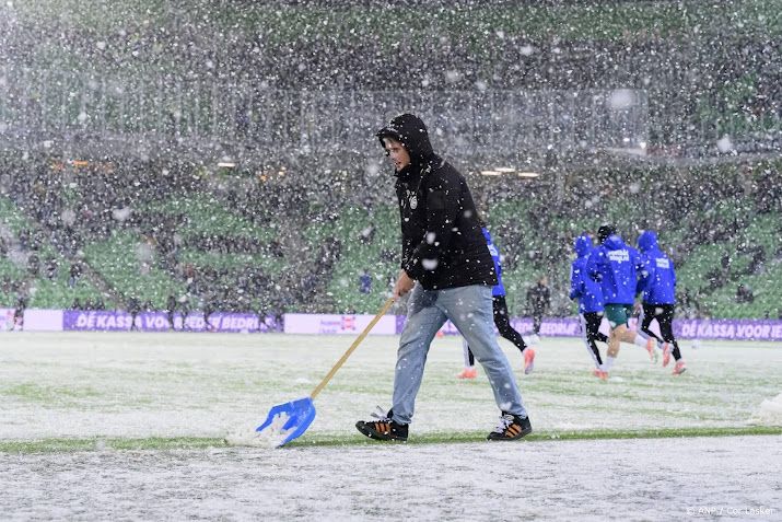 Groningen-PEC Zwolle stilgelegd vanwege te glad veld