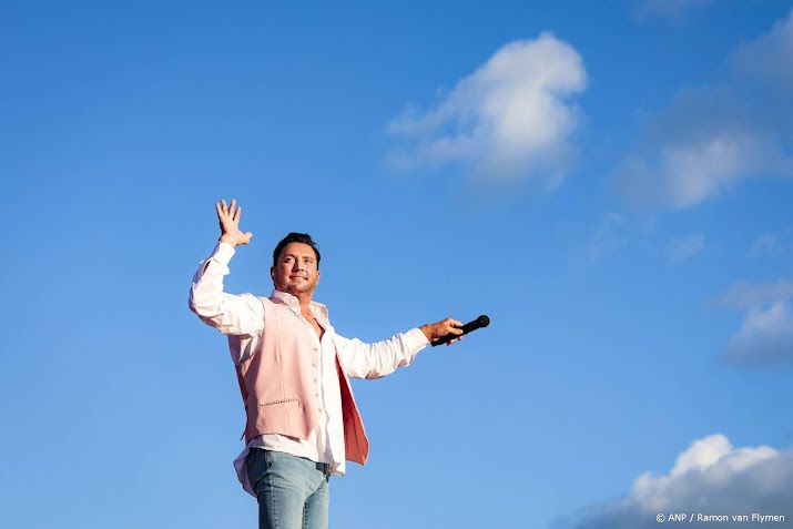 Tino Martin kondigt concert op strand van Scheveningen aan