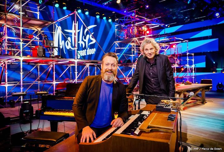Matthijs van Nieuwkerk gaat weer de theaters in