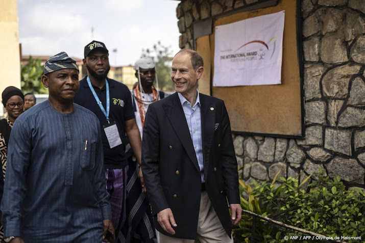Prins Edward plant boom in 'familiebos' tijdens bezoek aan Ghana 