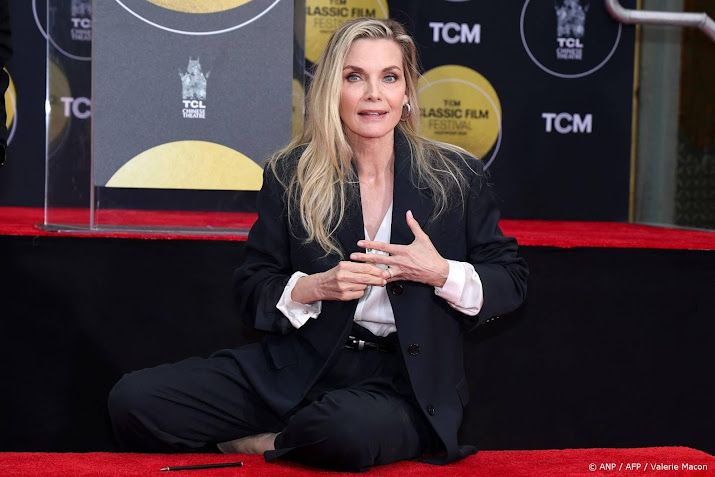 Michelle Pfeiffer geniet van kleindochter tijdens kerst