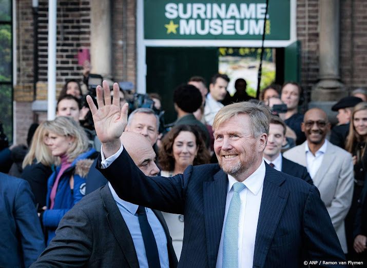 Surinaamse zangeres verrast koning bij vertrek Suriname Museum