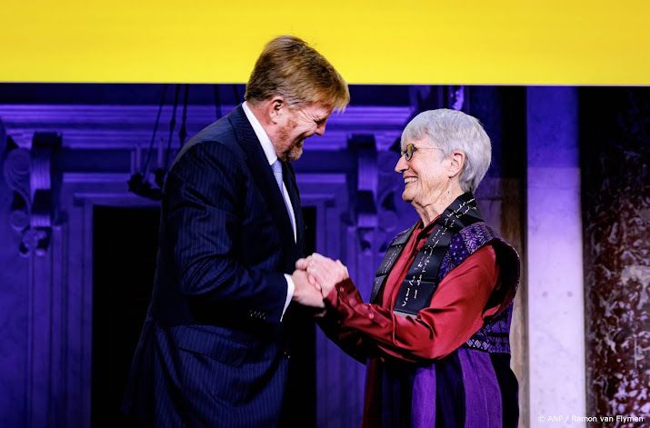 Koning reikt Erasmusprijs uit in Koninklijk Paleis Amsterdam