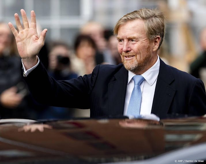 Prominente Surinamers eisen krans koning bij slavernijmonument