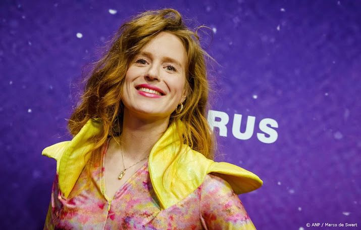 MEROL twijfelt of ze lichaamshaar ook in de zomer laat staan