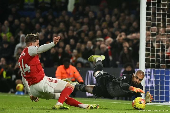 Koploper Arsenal speelt gelijk tegen tiental van Chelsea
