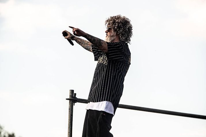 Limp Bizkit eert bassist Sam Rivers tijdens optreden in Mexico