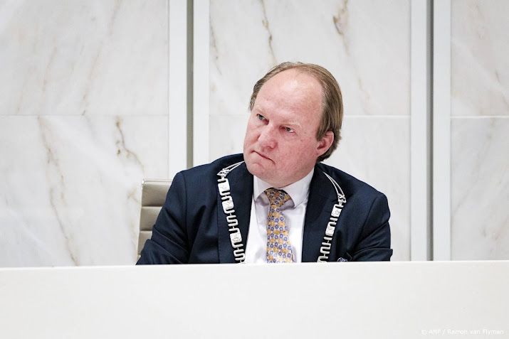 Burgemeester Almere sluit woning na explosie en brand