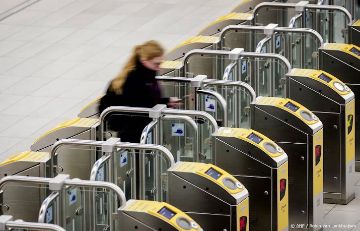 Rover en Translink slepen aanbieder dure ov-kaarten voor rechter