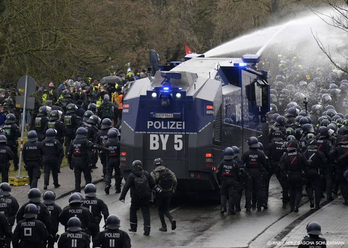 Meer dan vijftig agenten gewond bij anti-AfD-protest Gießen